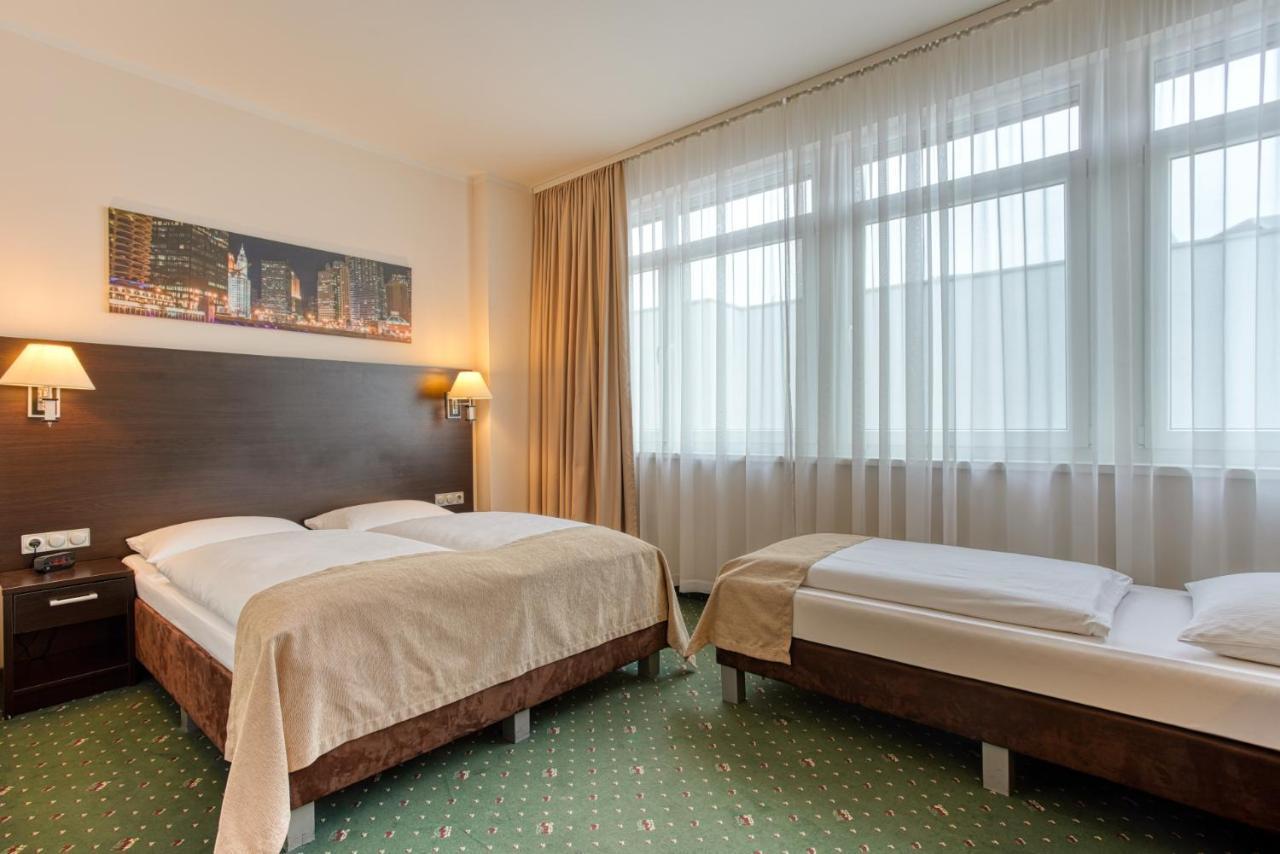 Titanic Comfort Kurfuerstendamm Berlim Exterior foto